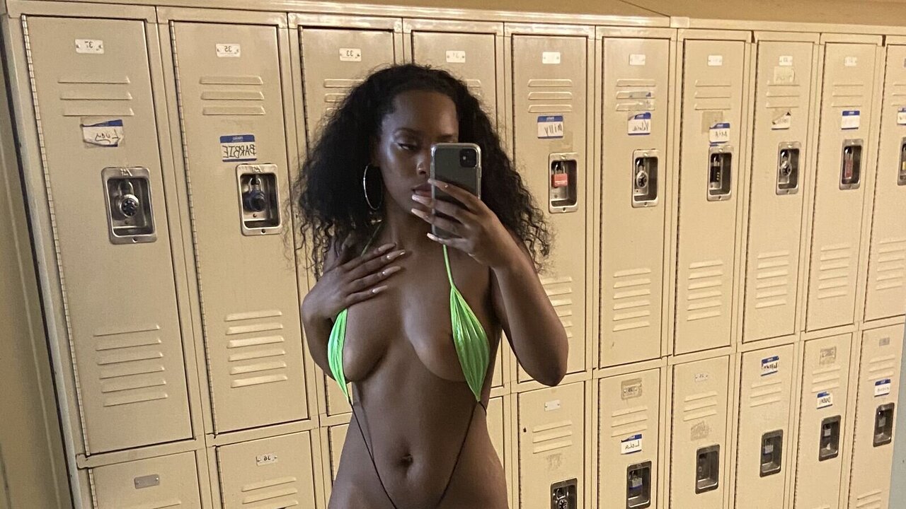 Enter to see naked AmaraLynn