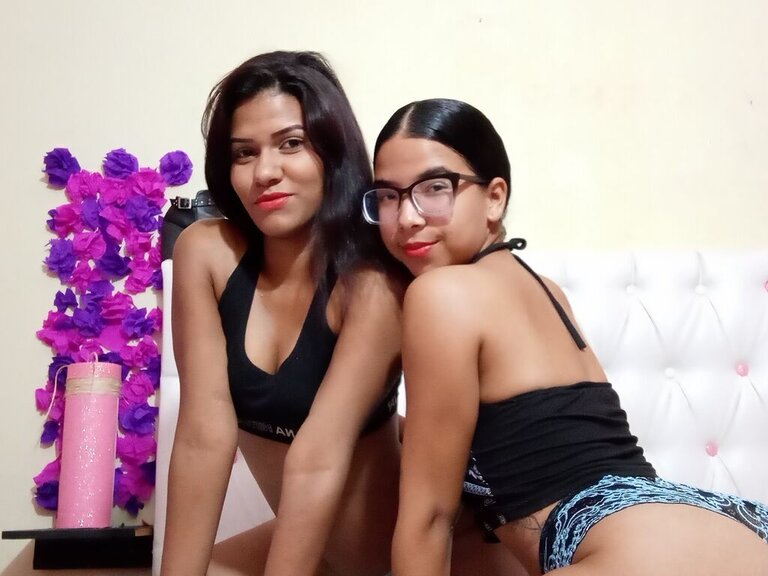 Enter to see naked AnabelaandMarily