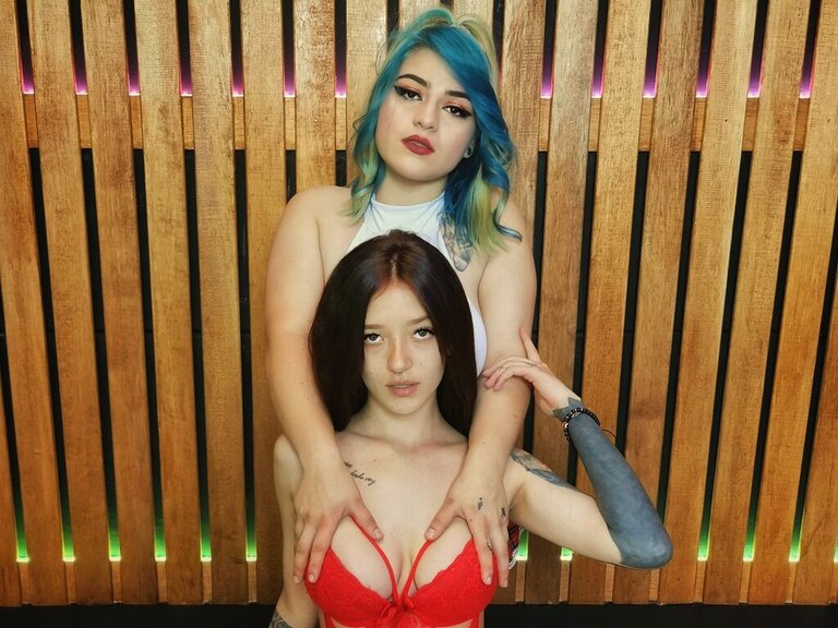 Enter to see naked ChloeandDanielle
