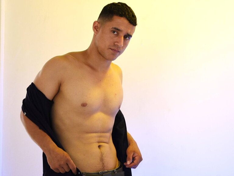 Enter to see naked DominicCrox