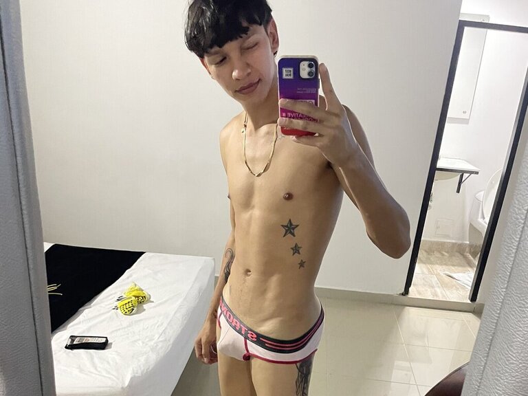 Enter to see naked HayenSarmiento