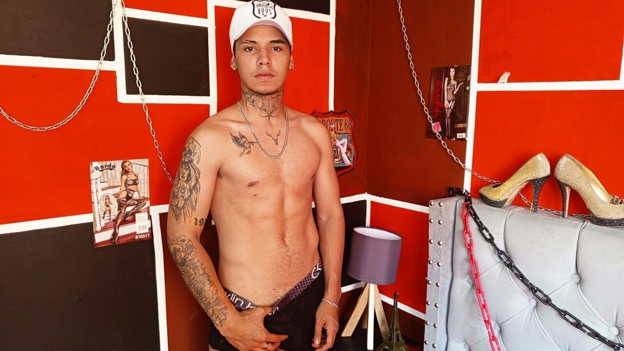 Enter to see naked LuisMedina