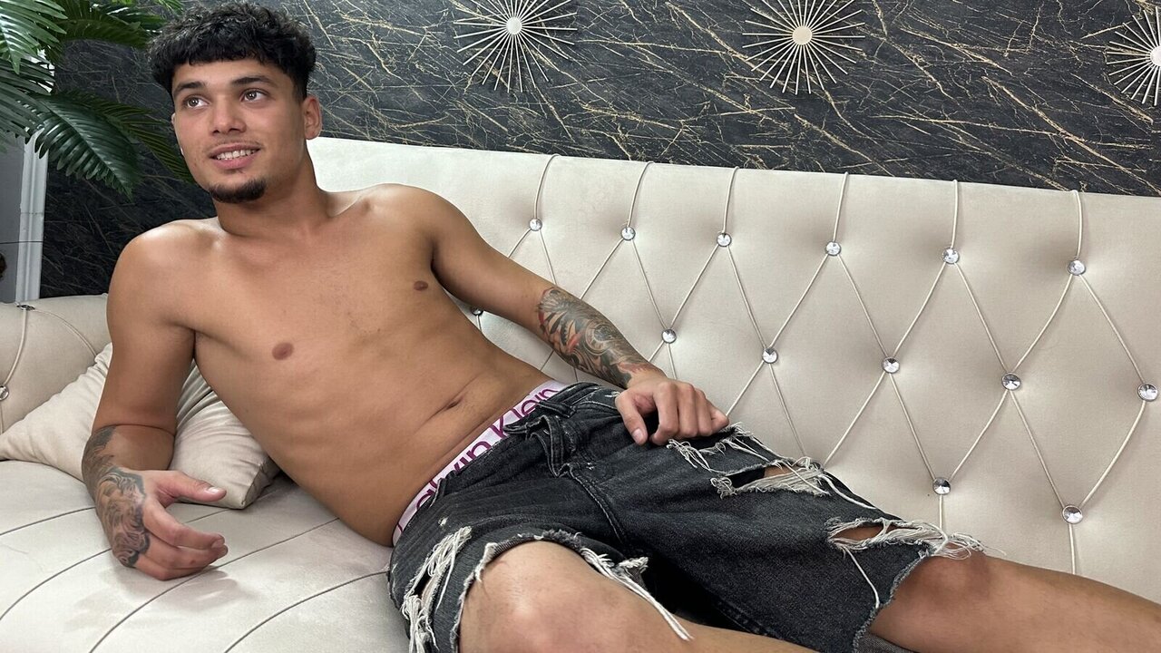 Enter to see naked MarkosMateo