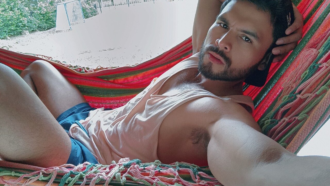 Enter to see naked MauricioTrejos
