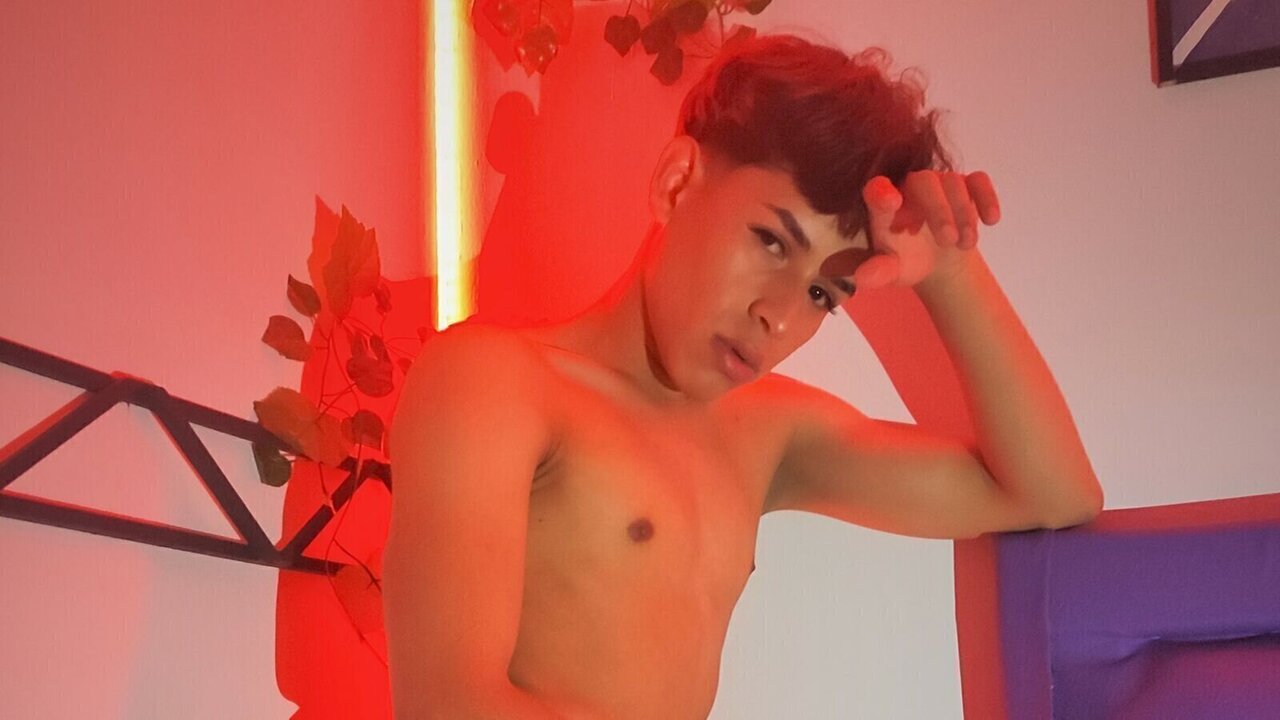 Enter to see naked RayCastillo