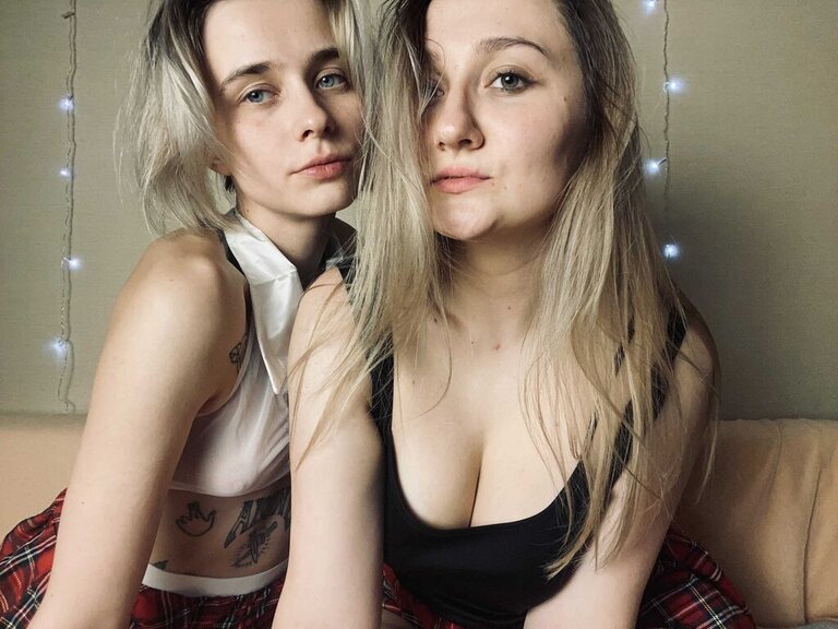 Enter to see naked SonyandAlice