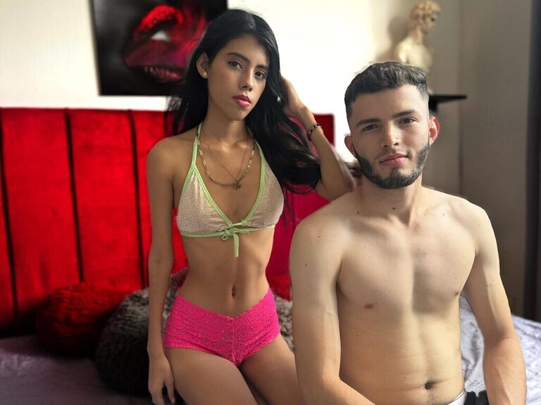 Enter to see naked ThomasAndVanesa